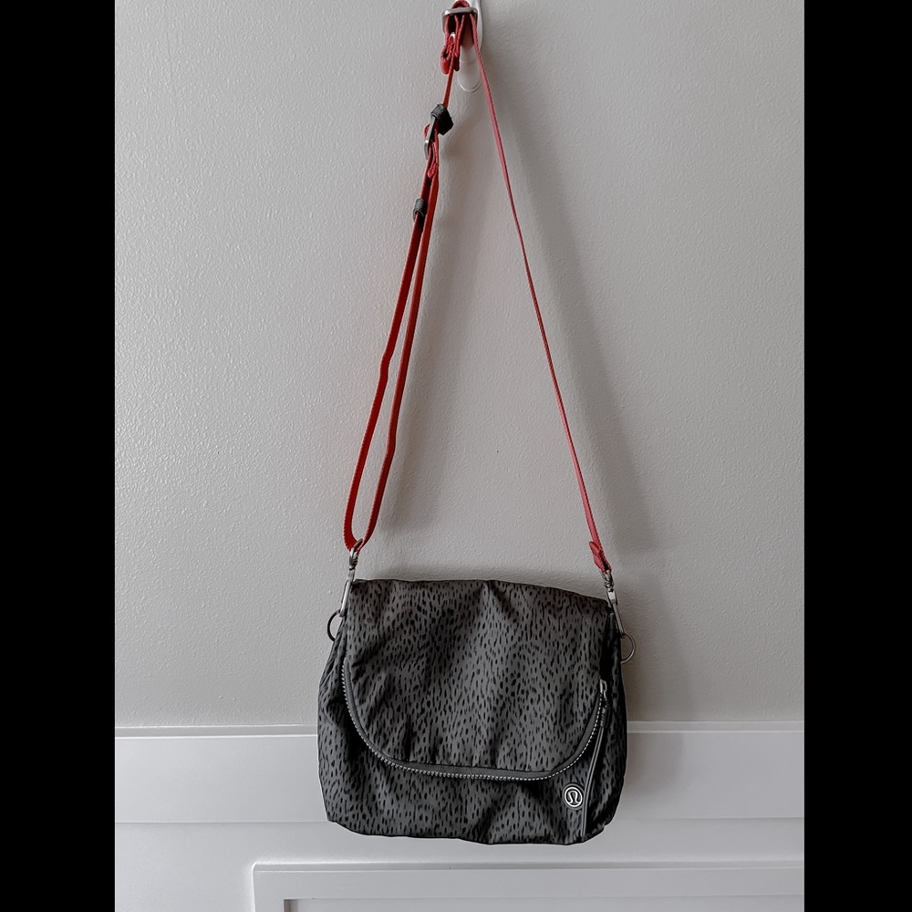 Rare Lululemon Over the Shoulder Bag (5L)